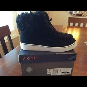 New VIONIC Splendid Oak Black Boots